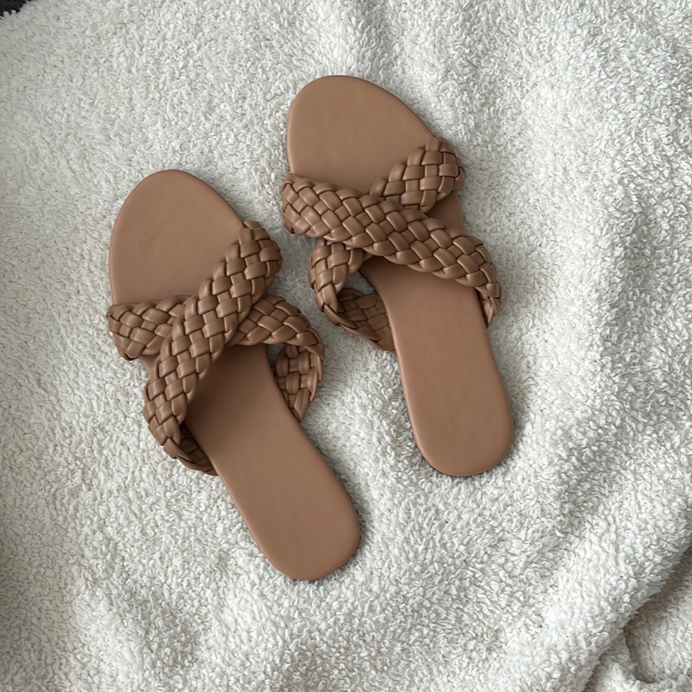 MTZYOA Flat Braided Crossover Sandals